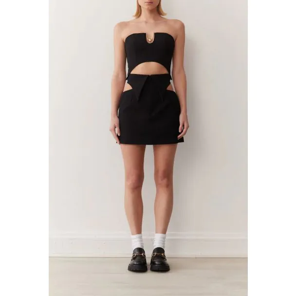 How to Build a Timeless Collection of Women's Tops